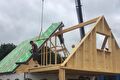 Houtskelet van een aanbouw met dakbeschot